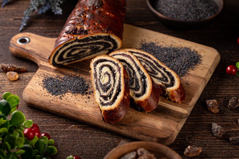 Маковый рулет с карамелью