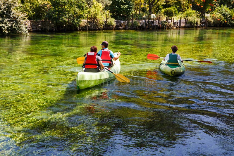 Kayak down a River. Kayak down a River image. Kayak down the River photo. Туристы плыли по озеру