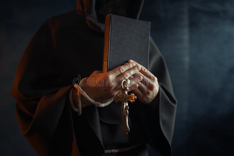 Монах с книгой в руках