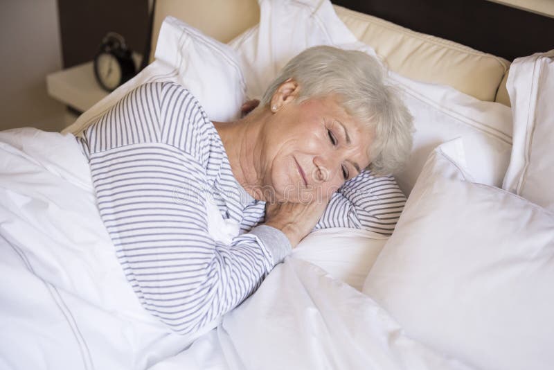 Видеть во сне пожилых женщин. Сон пожилого человека. Полноценный сон пожилых.