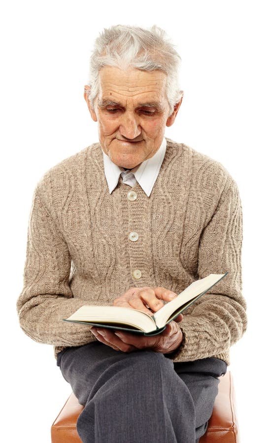 Мужчина старше читать. Old man read book.