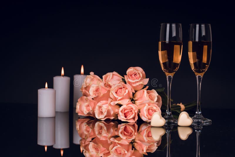 Шампанское и розы 69. Розы шампанское свечи. Красные розы шампанское. Шампанское и розы читать мангалиб.