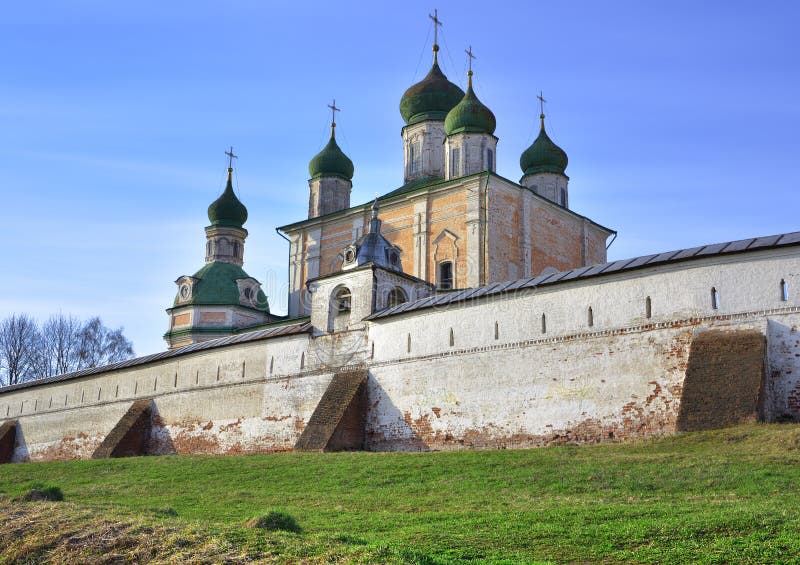 Крепостная стена Горицкого монастыря