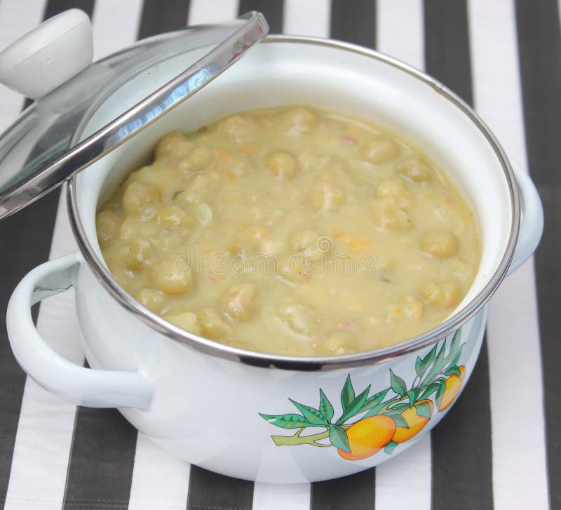 Сколько гороха на 2 литра супа. Мясо тушенка для гороховый суп. Количество гороха на 5 литров супа. Сколько надо гороха на 4 литра супа.