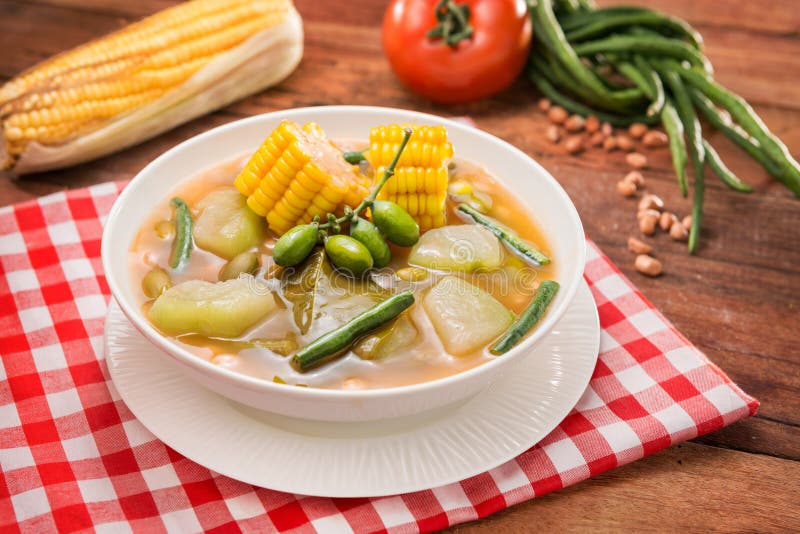 Шаров супы. Саюр-Асем. Суп на столе. Суп звездочки с овощами и зеленым аппетит. Суп волна.
