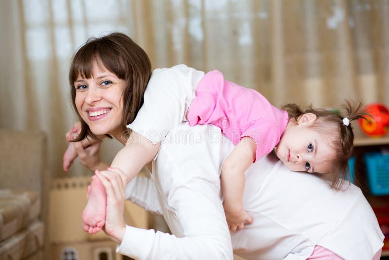 отверстие мама. мама в очках. спамер с матами. розетка раздолбанная с дырой. отверстие мама.