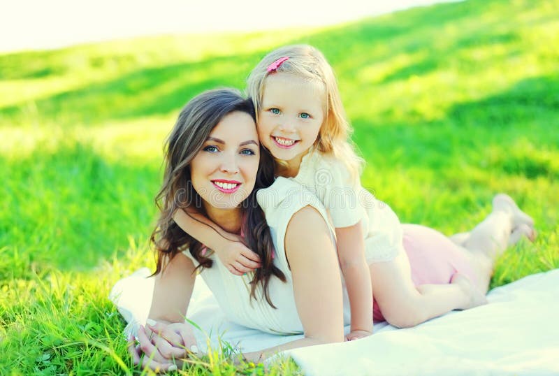 Дочка юных крупно. Фотосессия старшей и младшей сестры. "как вам моя дочка" домашнее. Дочка юных крупно. Дочка юных крупно.