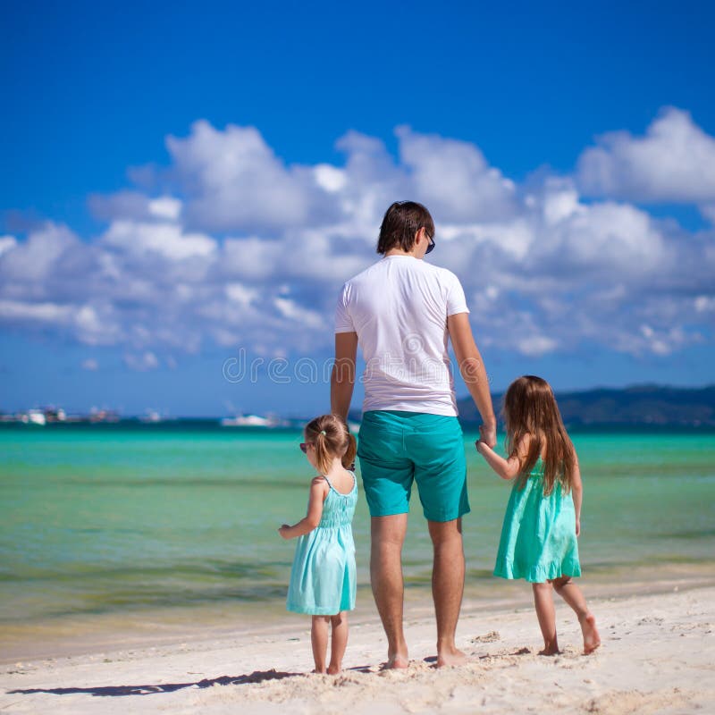 Дочка и папа на море Дочка и папа на море