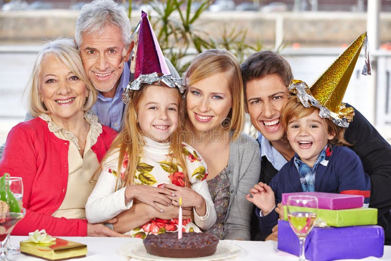 Семья на день рождения Семья на день рождения