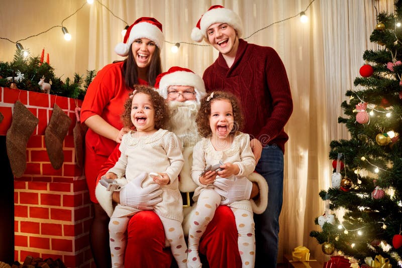 Новый год семья картинки. Santa family. Как зовут жену санты. Santa family. Santa family.