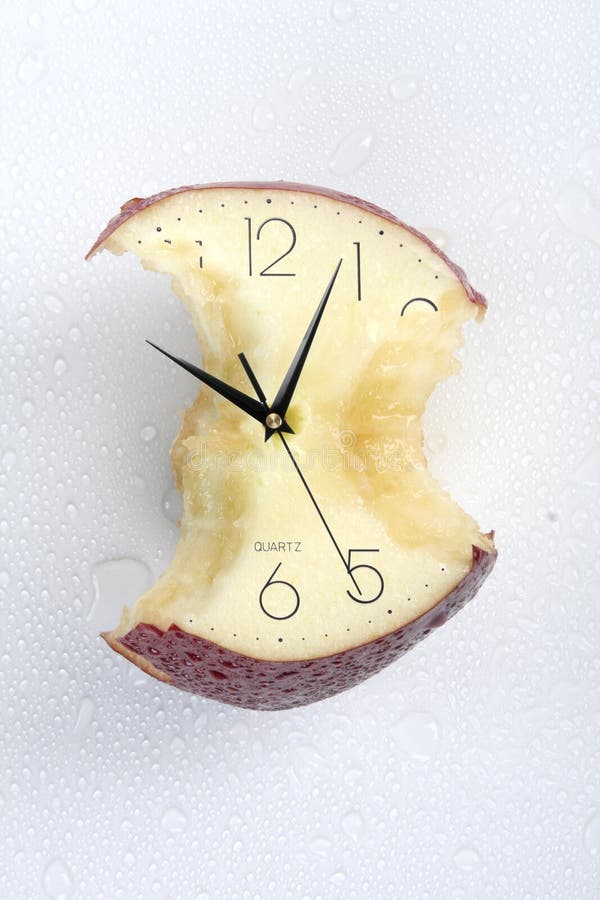 Здоровье про часы. Съеденное время. Яблоко во времени. Ate Apple время.