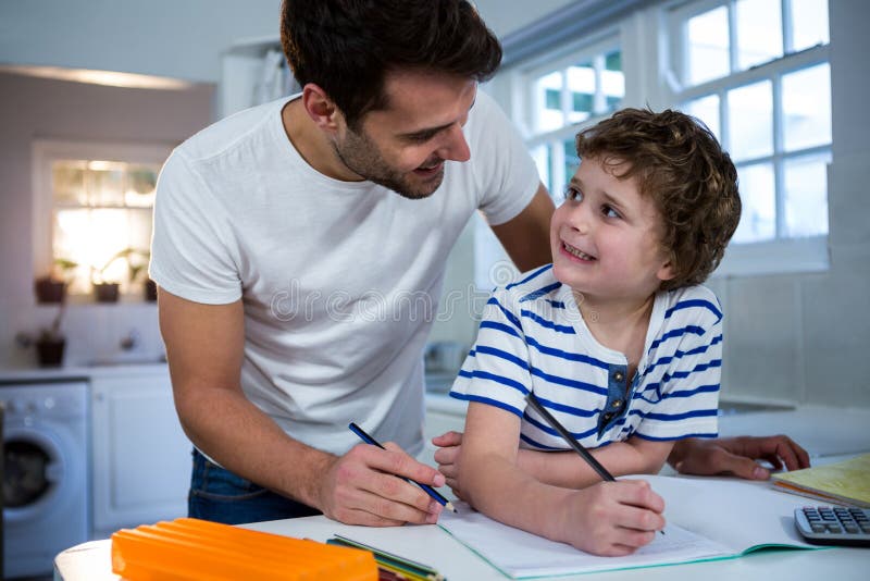 У папы на работе. Папа на работе фото. Сын помогает отцу. Son helps father.