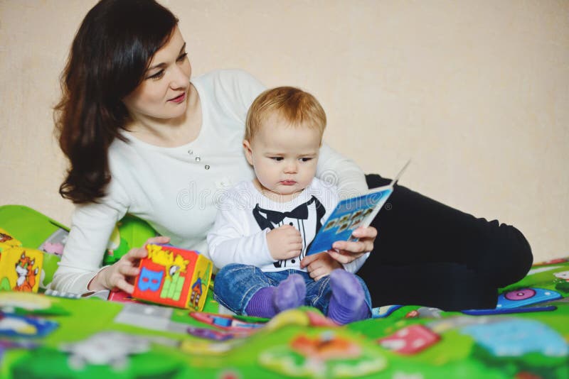 Молодая мама читать