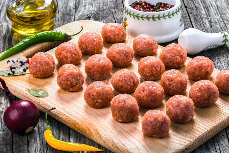 Фрикадельки на доске