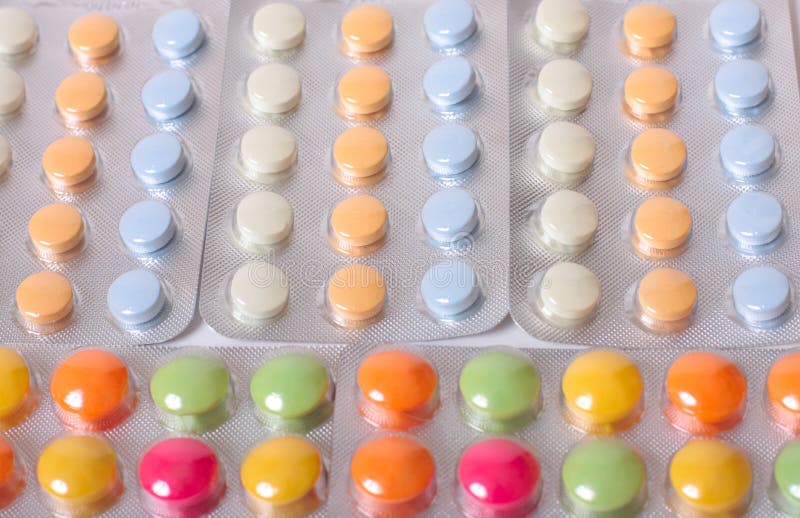 Как называется разноцветные таблетки. Цветные таблетки. Маленькие таблетки цветные. Большие разноцветные таблетки. Разноцветные таблетки для детей.