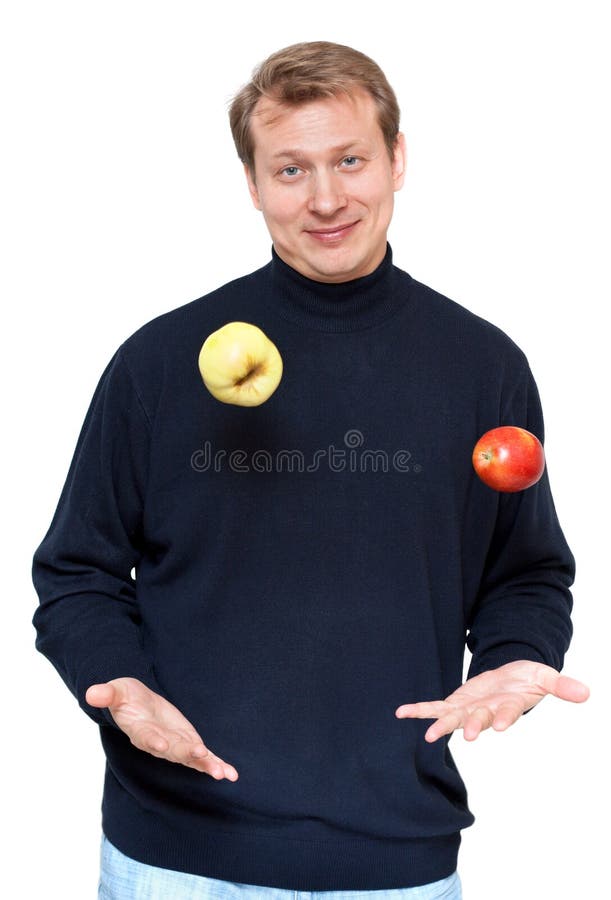 Мужчина жонглирует