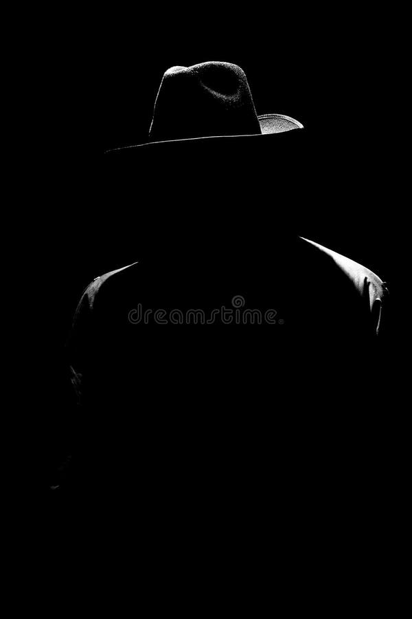 1 ночь с шляпой. Человека в шляпе в ночи. Темный силуэт в шляпе. Ночь со шляпой. Автарка человек в чёрной шляпе ночью.