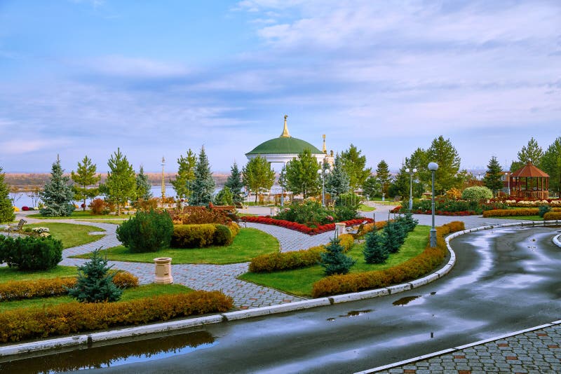 Собор в Хабаровске осенью
