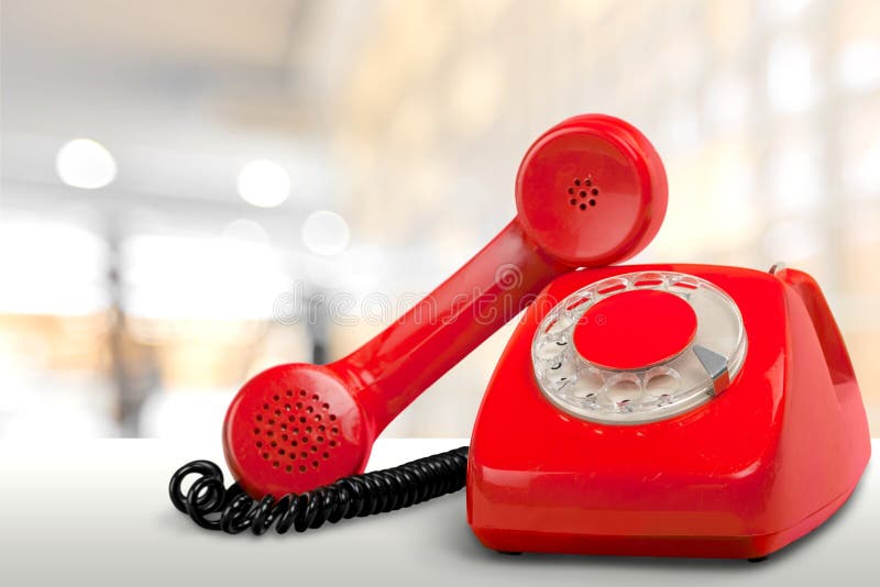 Красный телефон. Горячая телефонная линия фото. Красный телефон в руке. Красный правительственный телефон.