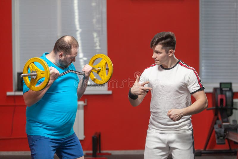 Построение спортсменов в зале