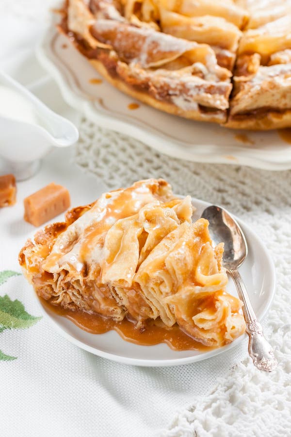 Блины с карамельным соусом