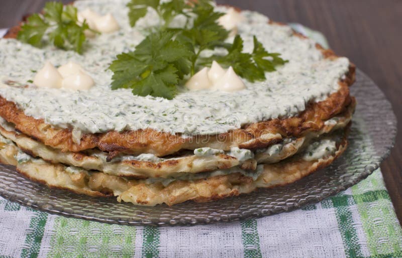 Кабачковый торт с чесноком и майонезом