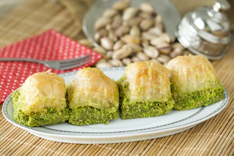Турецкий десерт с фисташками