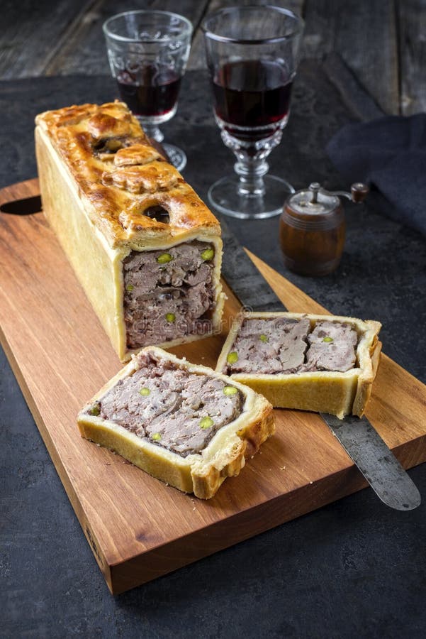 Французский мясной пирог pate en croute
