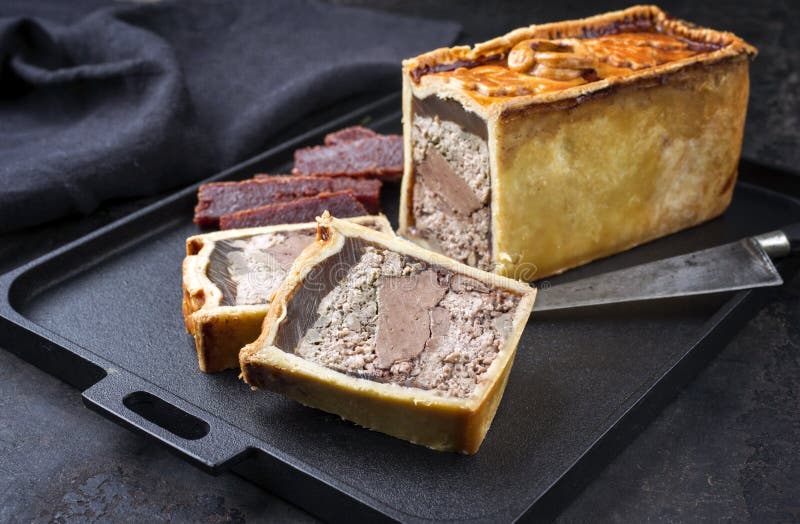 Французский мясной пирог pate en croute