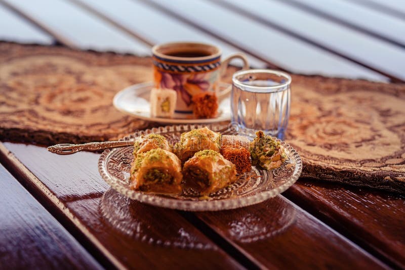 Турецкий чай и баклава
