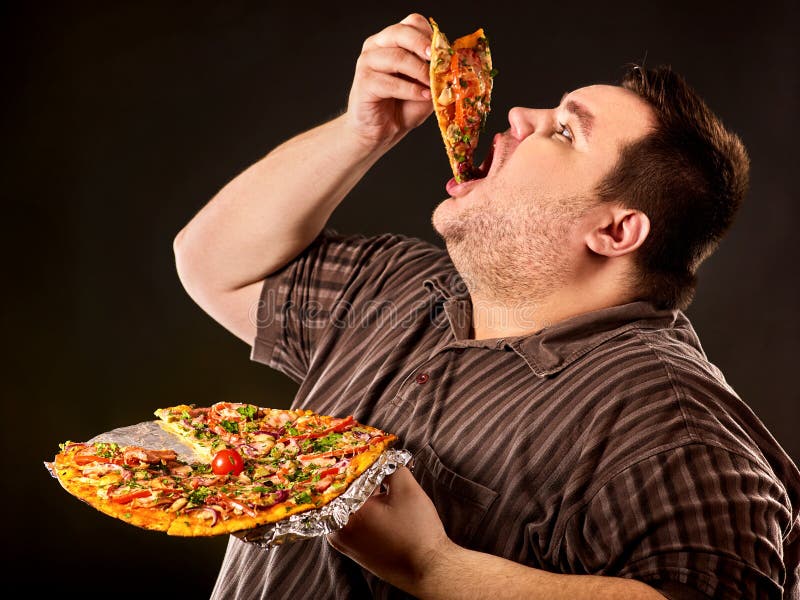 Толстый человек ест фаст фуд. Люди едят пиццу. Толстый человек с подносом. Причины быть толстым