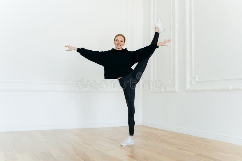Тренировка одной балерины