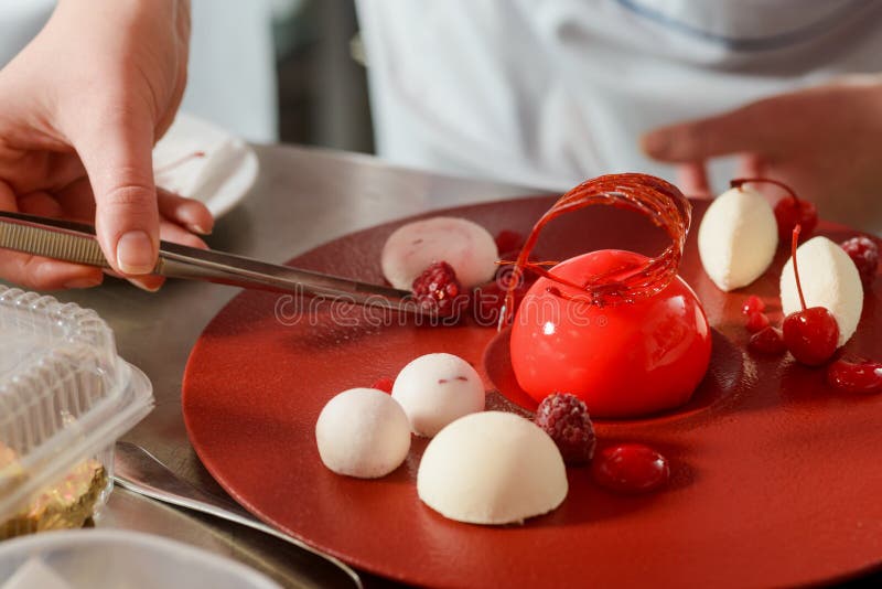 Молекулярный десерт в шаре