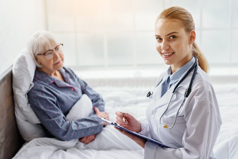 Happy old woman in the Clinic. Older advice for young Generation. Врачи положат в больницу