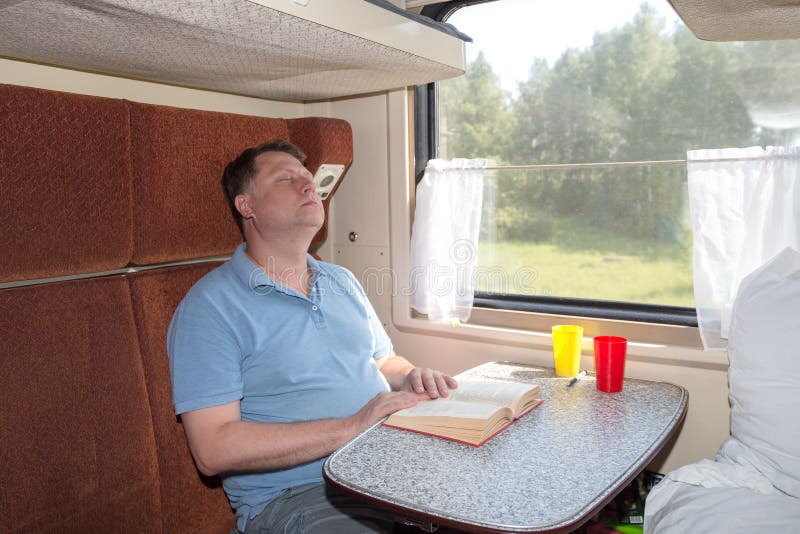 Поезд устал. Compartment in a Train.