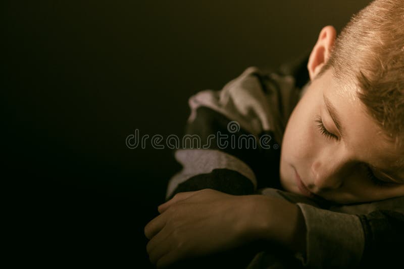 спящий мальчик. сон мальчики чужие маленькие. сон мальчики чужие маленькие. сон мальчики чужие маленькие. сон мальчики чужие маленькие.