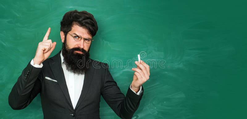 Среди наших учителей был профессор мастер. Бородатый мужчина показывает пальцем. Бородатый мужчина показывает пальцем ты. Professor Brainstorm где.