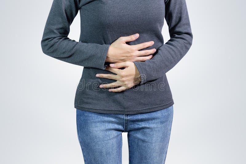 25 неделя болит живот. Женщина с больным животом. Фото женщины у которой болит желудок. Stomach Pain woman. У женщины болит живот в туалете.