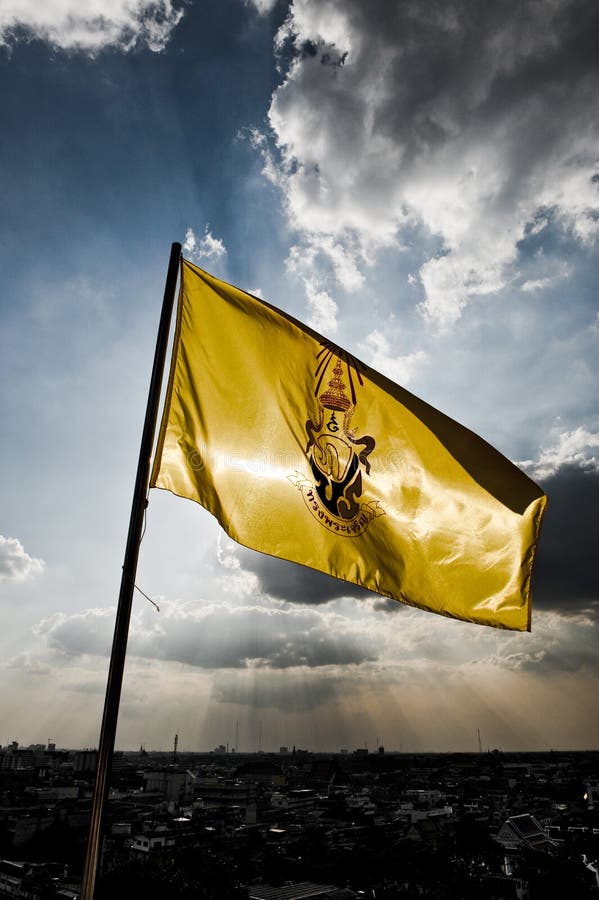 Free Images : wing, cloud, sky, wind, vehicle, mast, flag, blue, yellow, colors,