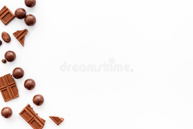Фон шоколада на раме белой Topdown таблицы. Милая концепция десертов.  Копировать пространство Стоковое Изображение - изображение насчитывающей  влюбленность, экземпляр: 180816953