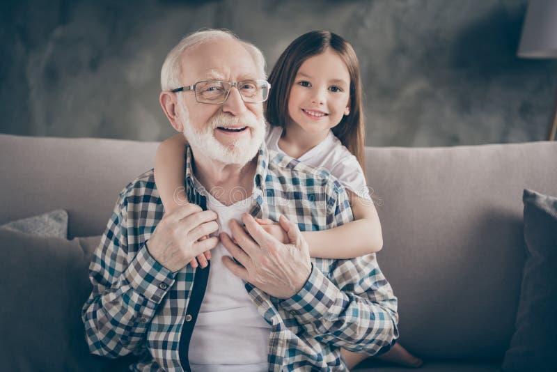 Старики внучку видео. Japanese grandfather and granddaughter.