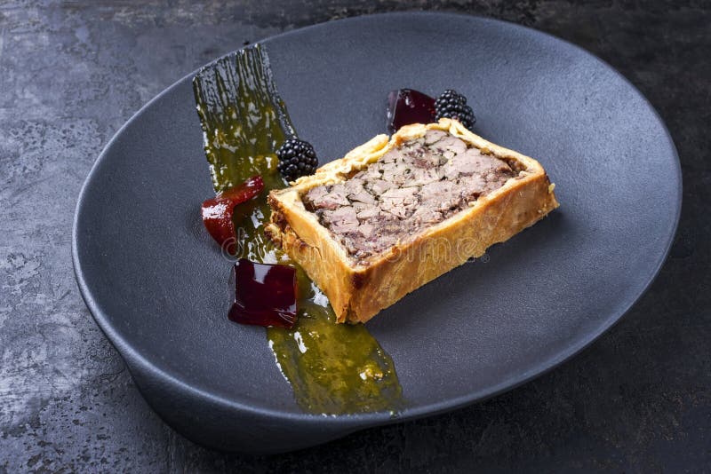 Французский мясной пирог pate en croute