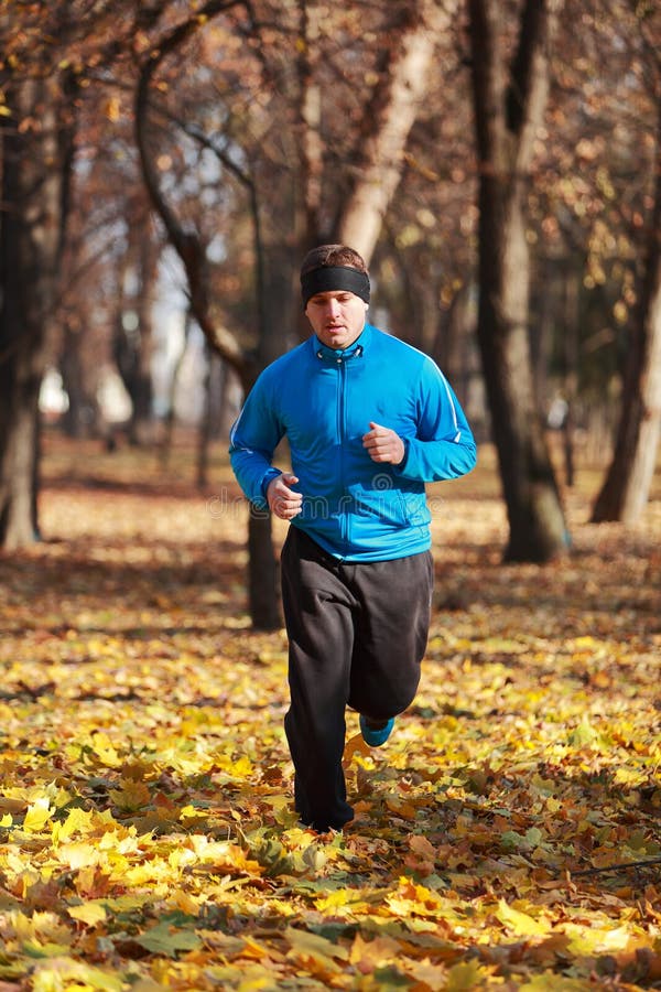 Спорт на улице осенью