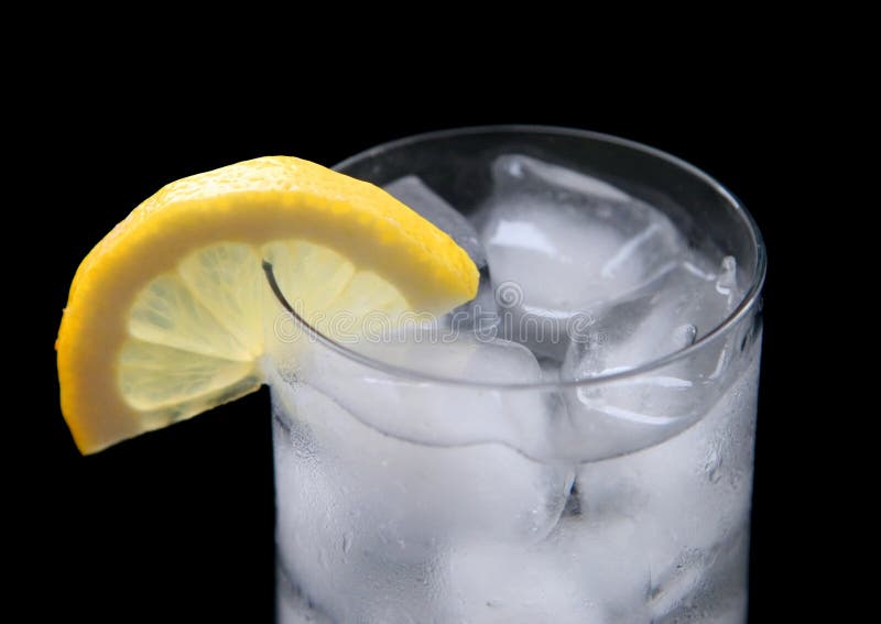 Холодная вода с лимоном. Waterlemon Ice. Вода с лимоном футаж. Лимонная вода Актив. Лимон нарезанный фон.