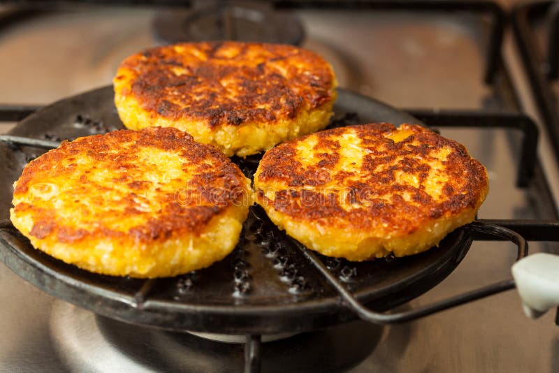 Жареный кукурузный хлеб