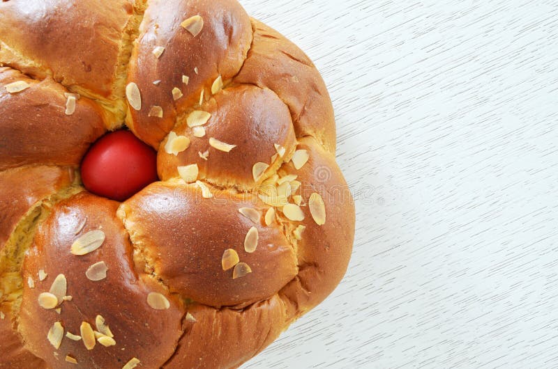 Цуреки греческий Пасхальный кулич