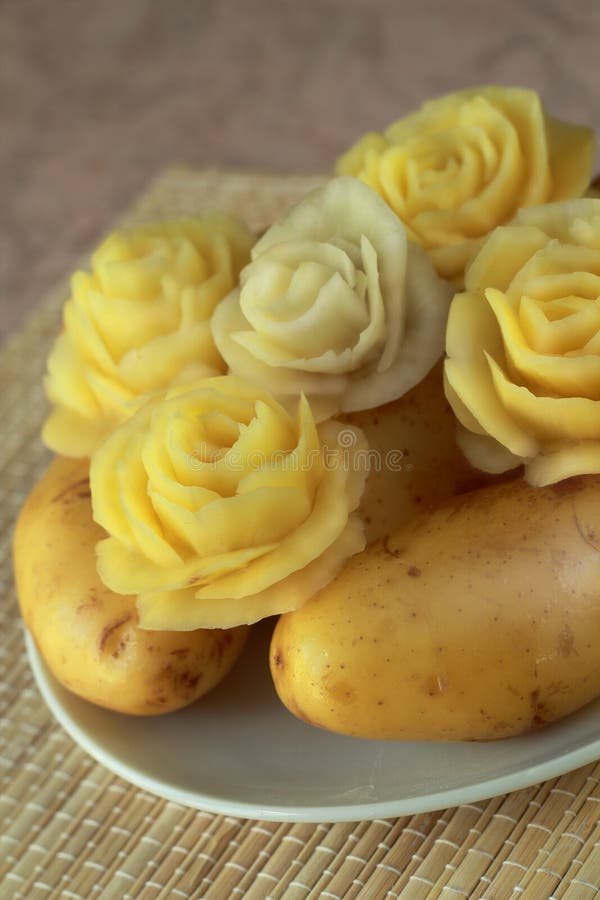 Цветы из картофеля