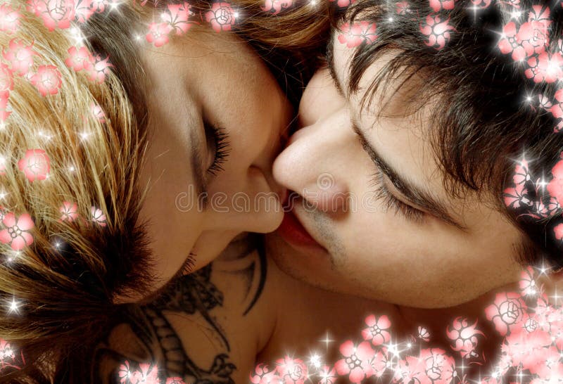 Постельное поцелую. Поцелуй в постели с цветами. Цветы и поцелуй в постель. Фото цветы поцелуй Кавказ.