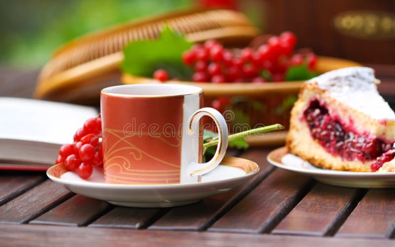 Чай с вишневым пирогом