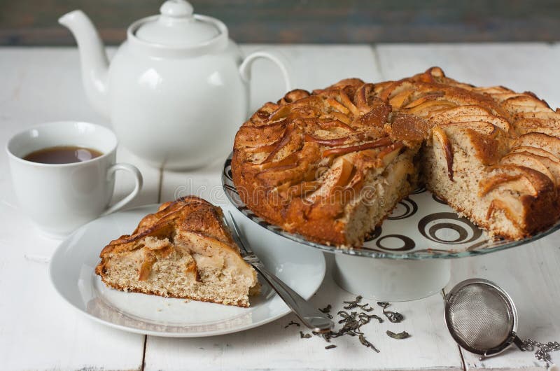 Чай с шарлоткой